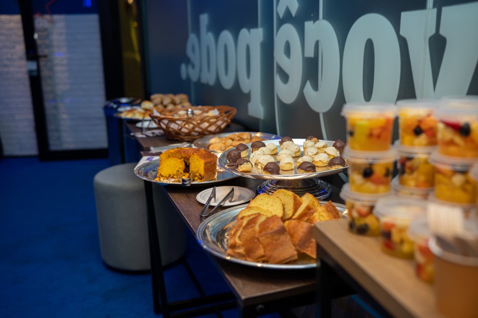Mesa de coffee break do encontro SHIFT